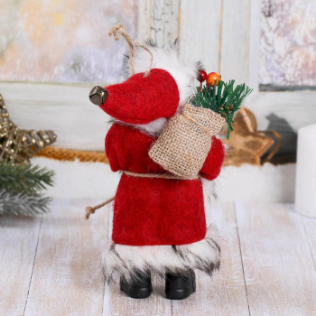Дед Мороз в красной шубке с лесными гостинцами 16 см   4316754