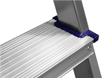 яяяСтремянка алюминиевая 2-х сторонняя 3 ступени, выс.верхн. площ.0,65м 38825-03 "СИБИН" *1